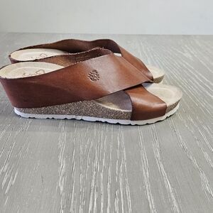 YOKONO MORA BROWN LEATHER CRISS CROSS STRAP WEDGE HEELS SANDALS OPEN TOE SIZE 9